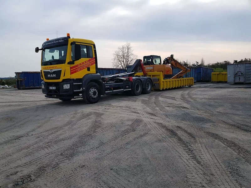 Réalisation de location et transport par l'entreprise STTP, entreprise de travaux publics à Talmont Saint Hilaire